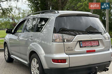Позашляховик / Кросовер Mitsubishi Outlander 2011 в 
