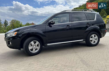 Внедорожник / Кроссовер Mitsubishi Outlander 2011 в 