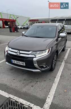 Внедорожник / Кроссовер Mitsubishi Outlander 2017 в Киеве