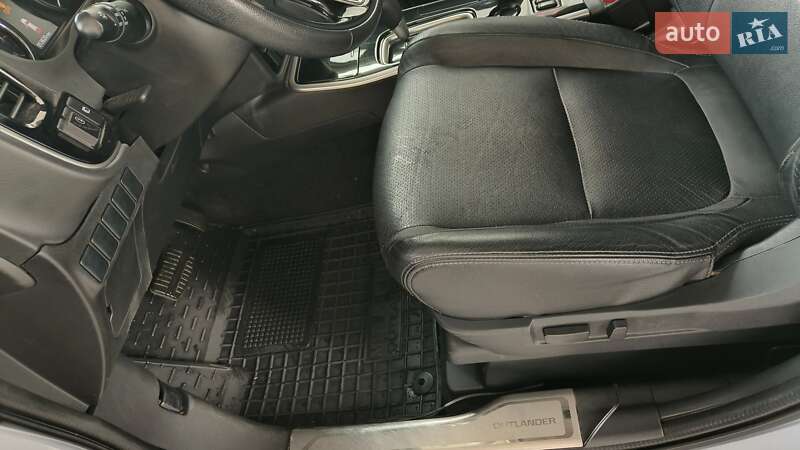Внедорожник / Кроссовер Mitsubishi Outlander 2017 в Виннице