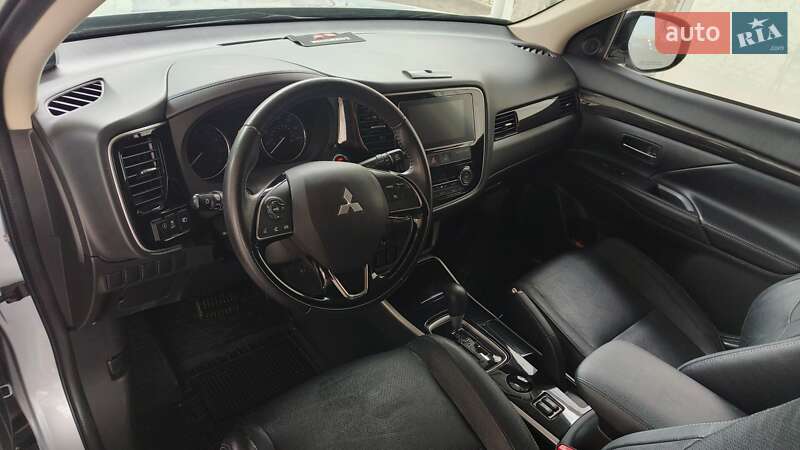 Внедорожник / Кроссовер Mitsubishi Outlander 2017 в Виннице