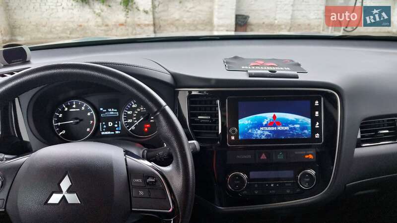 Внедорожник / Кроссовер Mitsubishi Outlander 2017 в Виннице