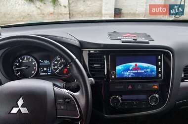 Внедорожник / Кроссовер Mitsubishi Outlander 2017 в 
