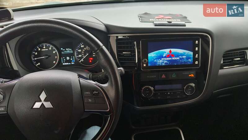Внедорожник / Кроссовер Mitsubishi Outlander 2017 в Виннице