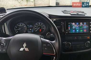 Внедорожник / Кроссовер Mitsubishi Outlander 2017 в 