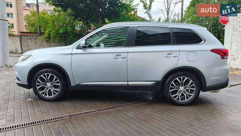 Внедорожник / Кроссовер Mitsubishi Outlander 2017 в Виннице