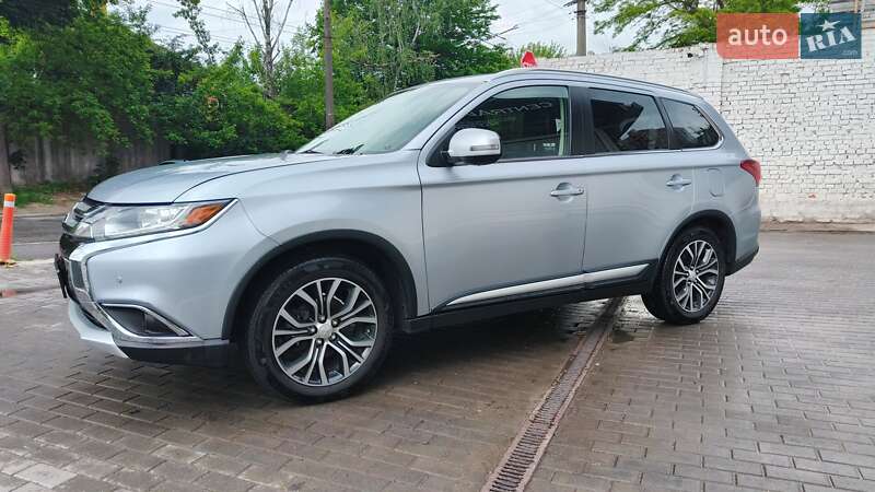 Внедорожник / Кроссовер Mitsubishi Outlander 2017 в Виннице