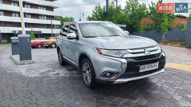 Внедорожник / Кроссовер Mitsubishi Outlander 2017 в Виннице