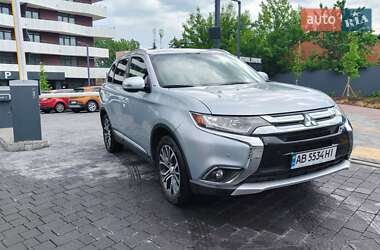 Внедорожник / Кроссовер Mitsubishi Outlander 2017 в 