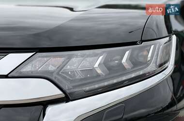 Внедорожник / Кроссовер Mitsubishi Outlander 2021 в 