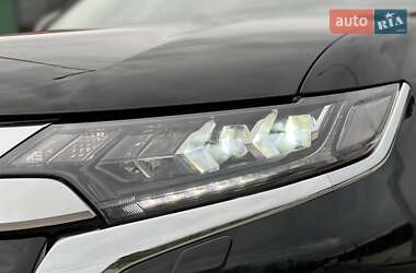 Внедорожник / Кроссовер Mitsubishi Outlander 2021 в 