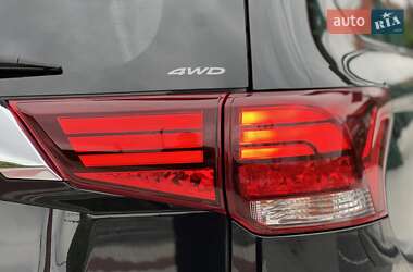Внедорожник / Кроссовер Mitsubishi Outlander 2021 в 