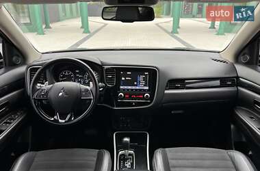 Внедорожник / Кроссовер Mitsubishi Outlander 2021 в 