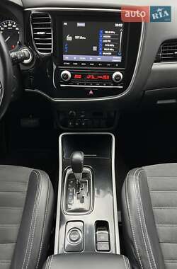 Внедорожник / Кроссовер Mitsubishi Outlander 2021 в 