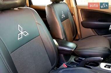 Позашляховик / Кросовер Mitsubishi Outlander 2003 в 