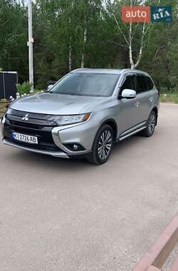 Внедорожник / Кроссовер Mitsubishi Outlander 2020 в 