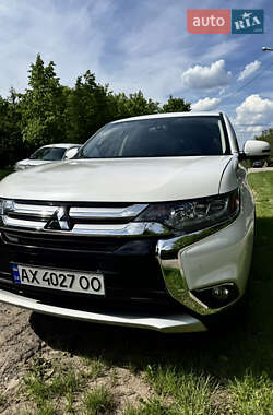 Позашляховик / Кросовер Mitsubishi Outlander 2016 в Харкові