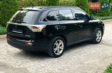 Внедорожник / Кроссовер Mitsubishi Outlander 2013 в 