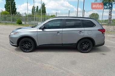 Внедорожник / Кроссовер Mitsubishi Outlander 2018 в 