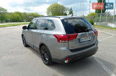 Внедорожник / Кроссовер Mitsubishi Outlander 2018 в 