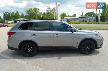 Внедорожник / Кроссовер Mitsubishi Outlander 2018 в 