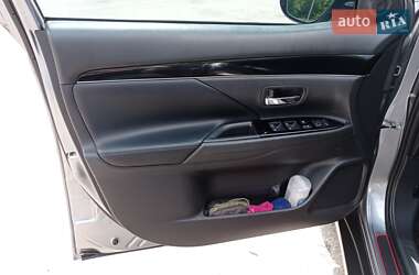 Внедорожник / Кроссовер Mitsubishi Outlander 2018 в 