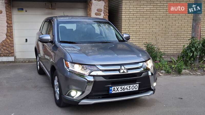 Позашляховик / Кросовер Mitsubishi Outlander 2016 в Харкові