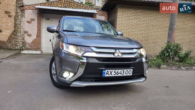 Позашляховик / Кросовер Mitsubishi Outlander 2016 в Харкові