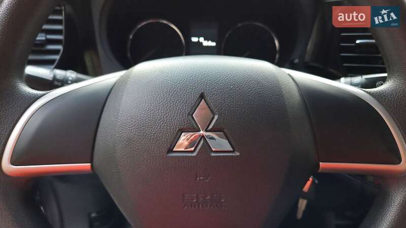 Позашляховик / Кросовер Mitsubishi Outlander 2016 в Харкові