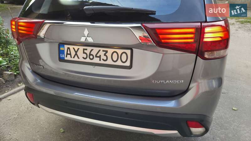 Позашляховик / Кросовер Mitsubishi Outlander 2016 в Харкові