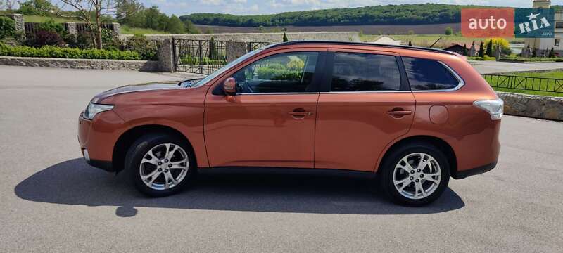 Позашляховик / Кросовер Mitsubishi Outlander 2013 в Погребище