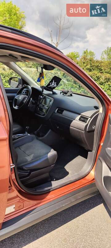Позашляховик / Кросовер Mitsubishi Outlander 2013 в Погребище