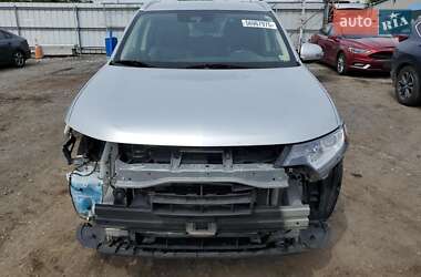 Внедорожник / Кроссовер Mitsubishi Outlander 2020 в 