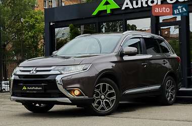 Позашляховик / Кросовер Mitsubishi Outlander 2015 в 