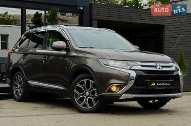Позашляховик / Кросовер Mitsubishi Outlander 2015 в 