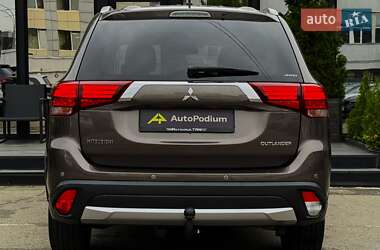 Позашляховик / Кросовер Mitsubishi Outlander 2015 в 