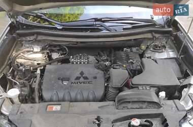Внедорожник / Кроссовер Mitsubishi Outlander 2019 в 