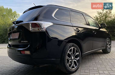 Позашляховик / Кросовер Mitsubishi Outlander 2013 в 