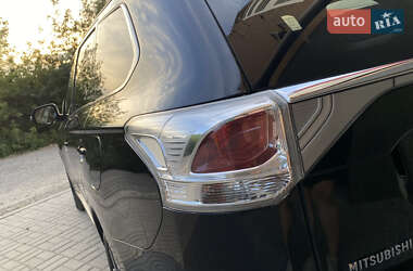 Позашляховик / Кросовер Mitsubishi Outlander 2013 в 