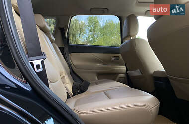 Позашляховик / Кросовер Mitsubishi Outlander 2013 в 