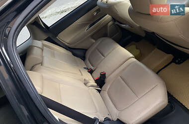 Позашляховик / Кросовер Mitsubishi Outlander 2013 в 