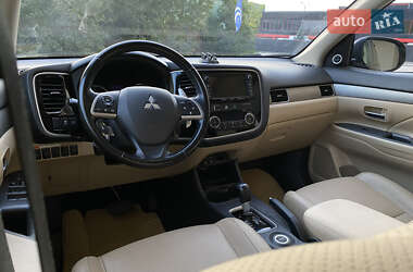 Позашляховик / Кросовер Mitsubishi Outlander 2013 в 