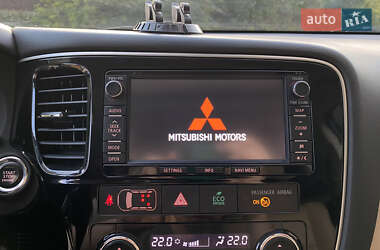 Позашляховик / Кросовер Mitsubishi Outlander 2013 в 