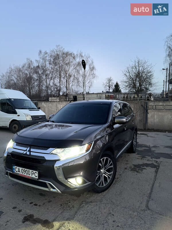 Внедорожник / Кроссовер Mitsubishi Outlander 2019 в Монастырище