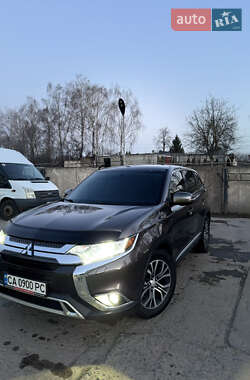 Внедорожник / Кроссовер Mitsubishi Outlander 2019 в 