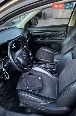 Внедорожник / Кроссовер Mitsubishi Outlander 2019 в 
