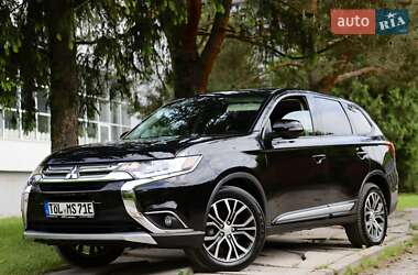 Внедорожник / Кроссовер Mitsubishi Outlander 2019 в 