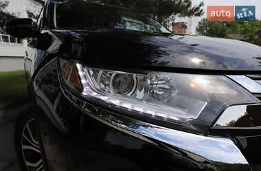Внедорожник / Кроссовер Mitsubishi Outlander 2019 в 