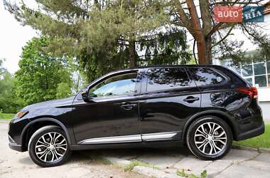 Внедорожник / Кроссовер Mitsubishi Outlander 2019 в 
