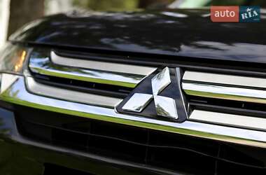Внедорожник / Кроссовер Mitsubishi Outlander 2019 в 